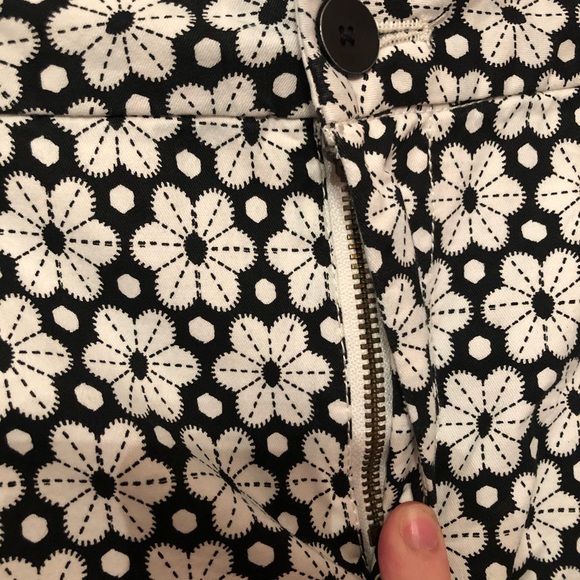 Floral mid rise shorts - Picture 3 of 5